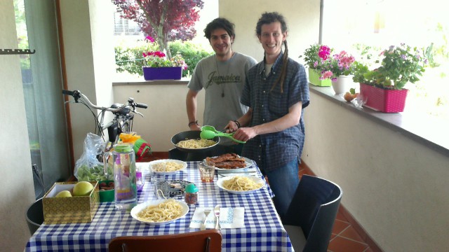 Pecoglioni Italia Tour. Pranzo e musica con Afreak